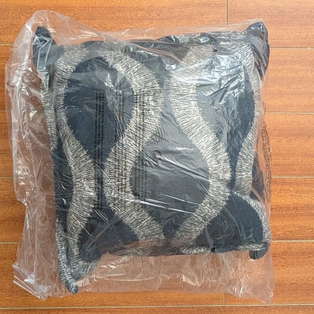 Sunbrella outdoor throw pillows - 1 pair